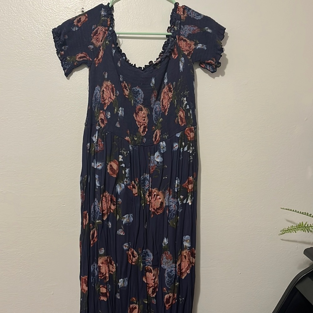 Universal off the shoulder or ruffled dress
